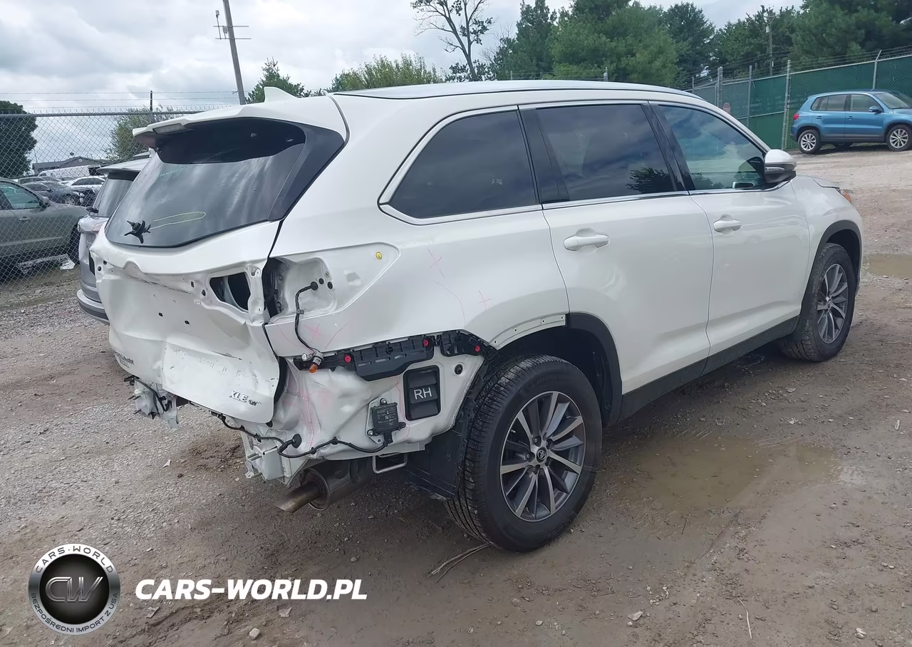 2019 Toyota Highlander Xle VIN:5TDJZRFH3KS617274 - 4