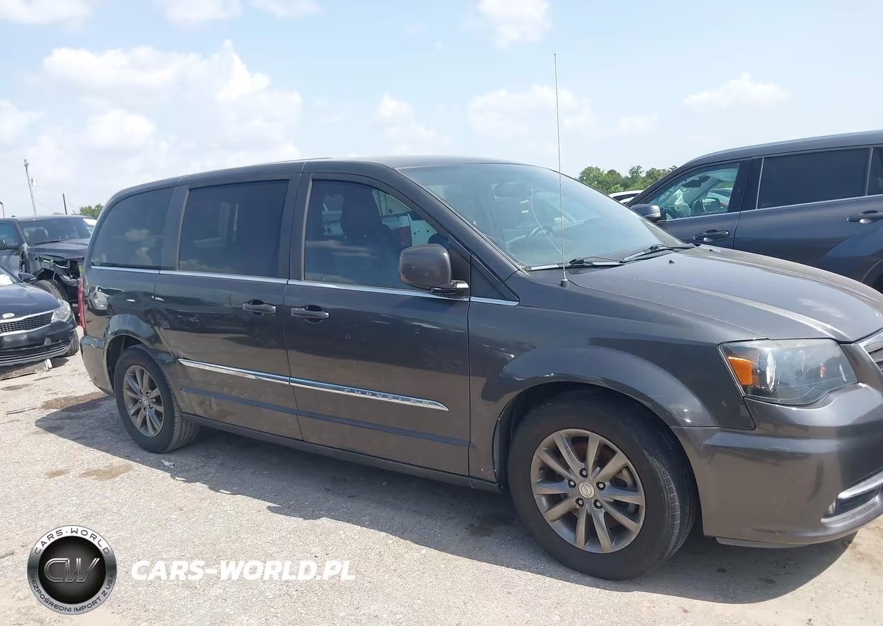2016 Chrysler Town & Country S VIN:2C4RC1HGXGR215424 - 13