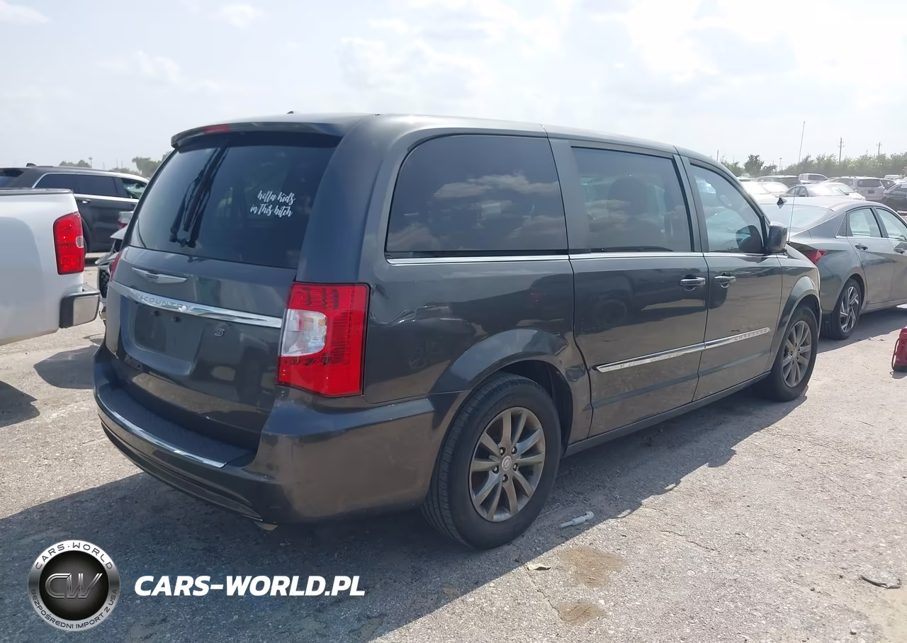 2016 Chrysler Town & Country S VIN:2C4RC1HGXGR215424 - 4