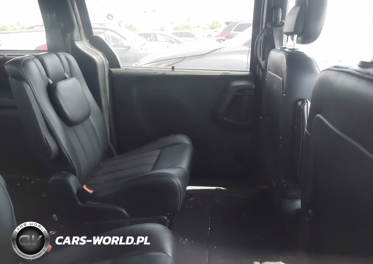 2016 Chrysler Town & Country S VIN:2C4RC1HGXGR215424 - 8