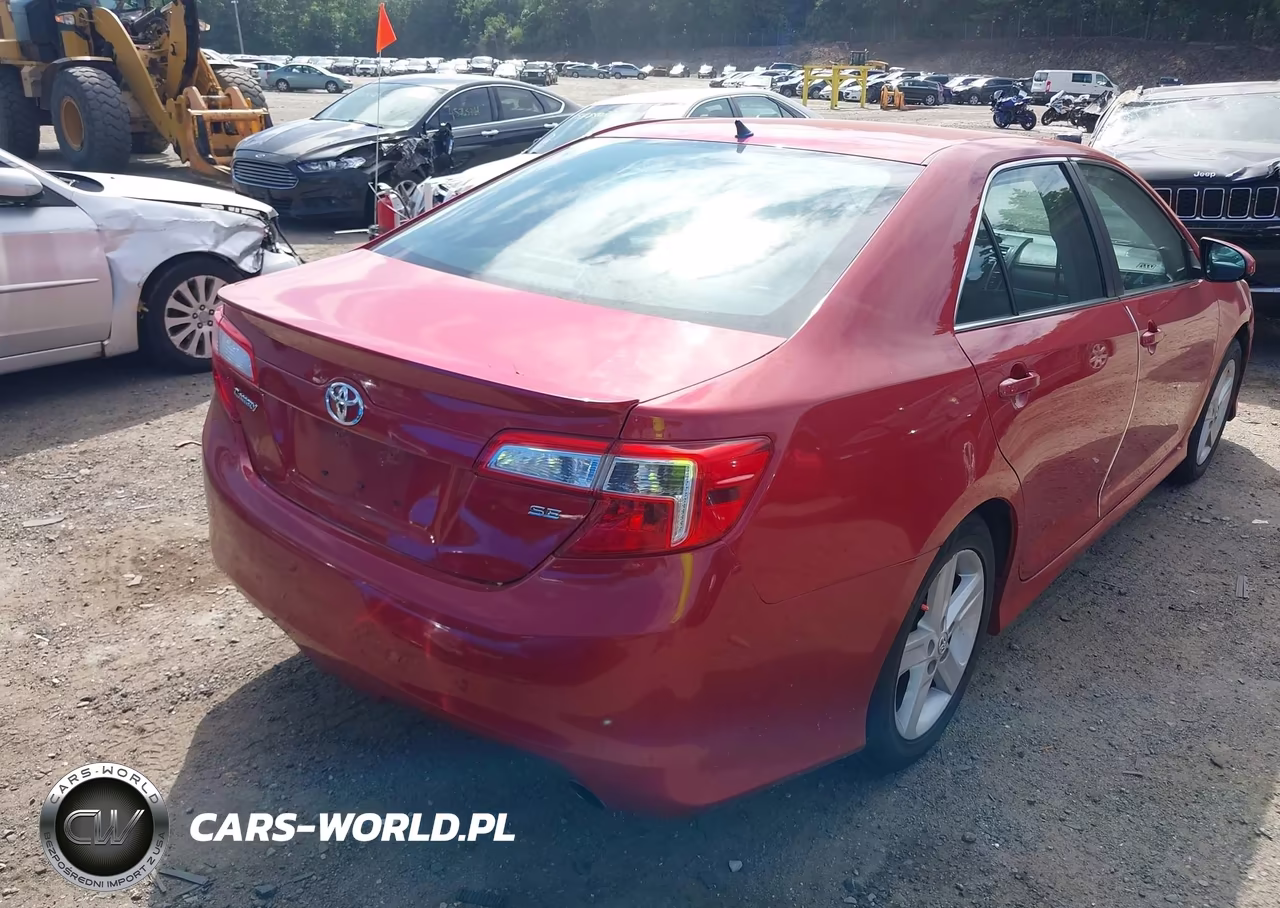 2014 Toyota Camry Se VIN:4T1BF1FK0EU821780 - 4