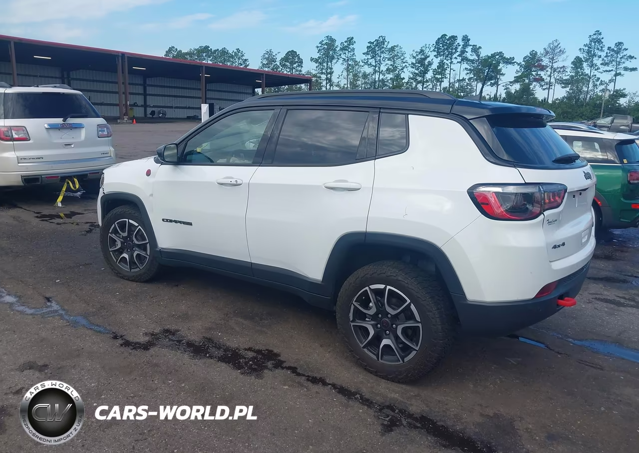 2025 Jeep Compass Trailhawk 4X4 VIN:3C4NJDDN3ST532669 - 3