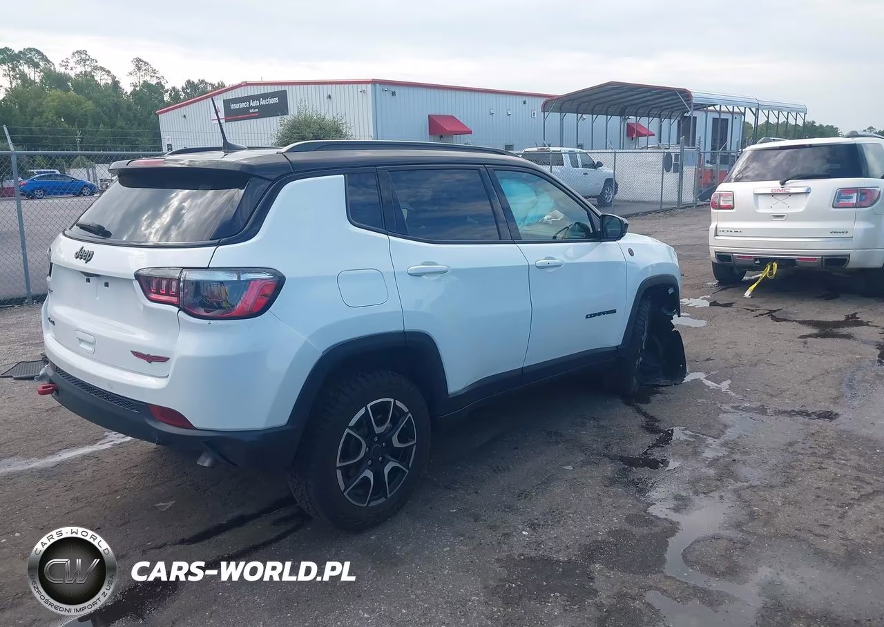 2025 Jeep Compass Trailhawk 4X4 VIN:3C4NJDDN3ST532669 - 4