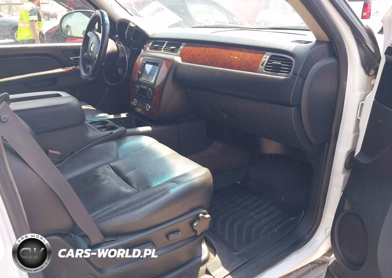 2011 Chevrolet Tahoe Lt VIN:1GNSKBE04BR296251 - 5