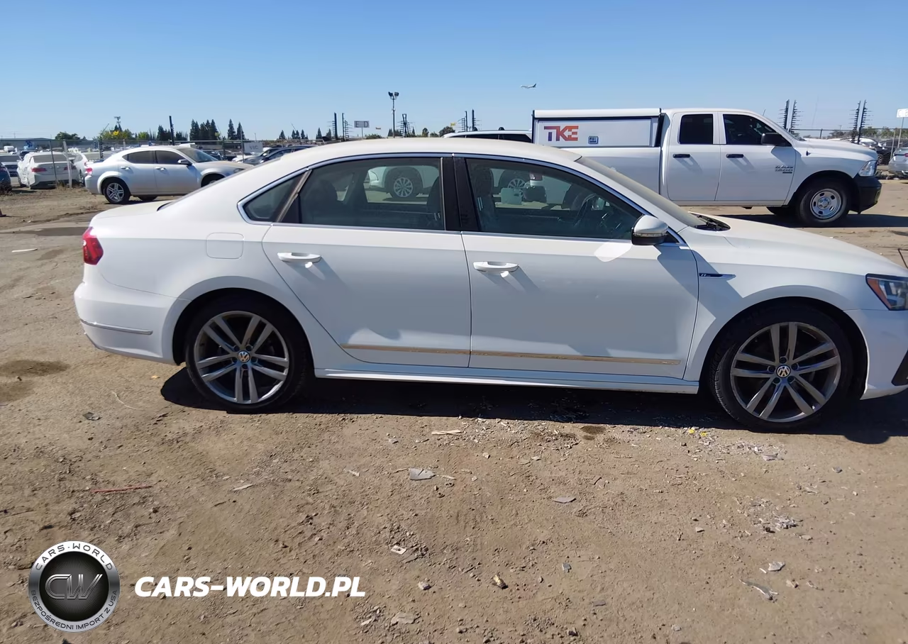 2017 Volkswagen Passat 1.8T R-Line VIN:1VWDT7A33HC056824 - 13