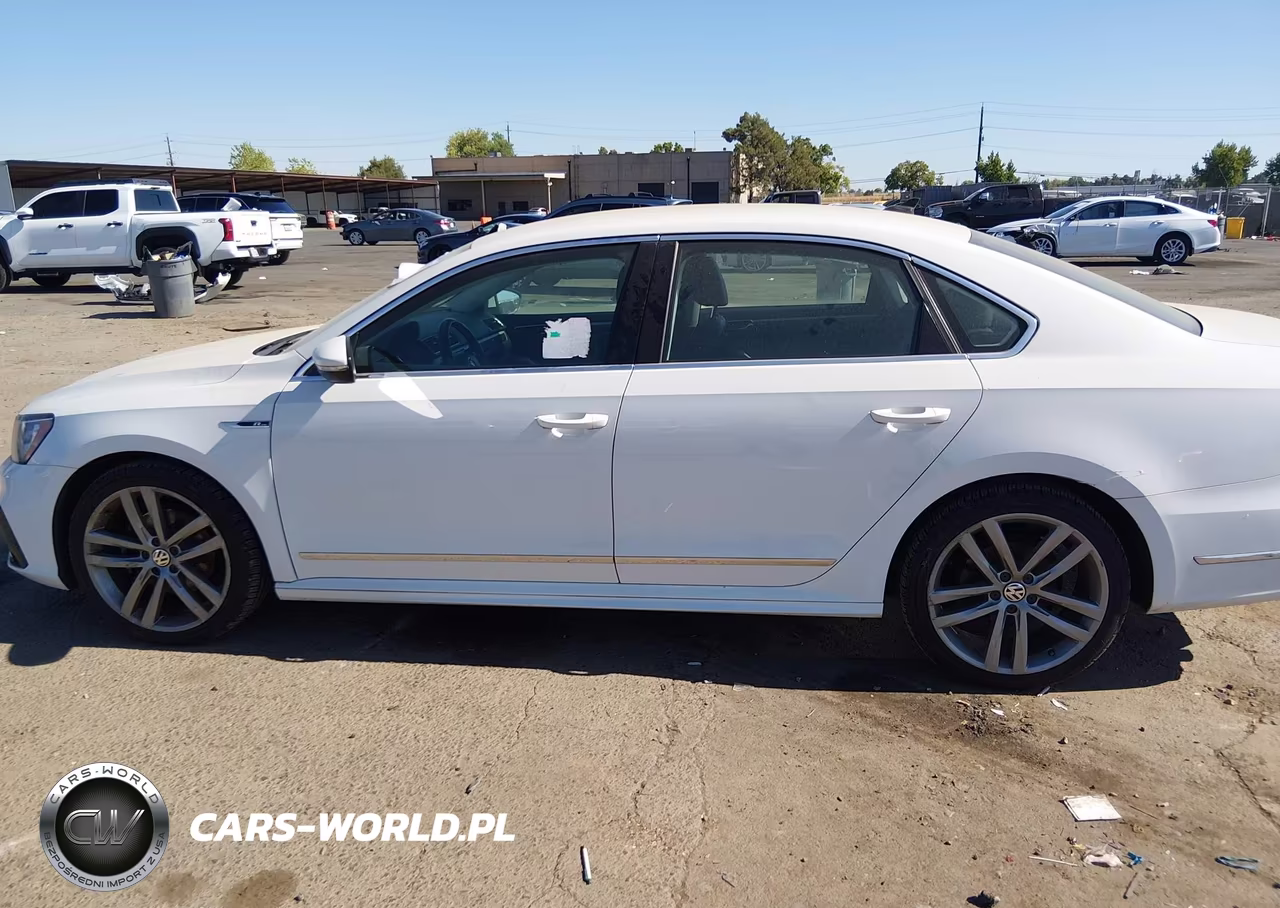 2017 Volkswagen Passat 1.8T R-Line VIN:1VWDT7A33HC056824 - 14