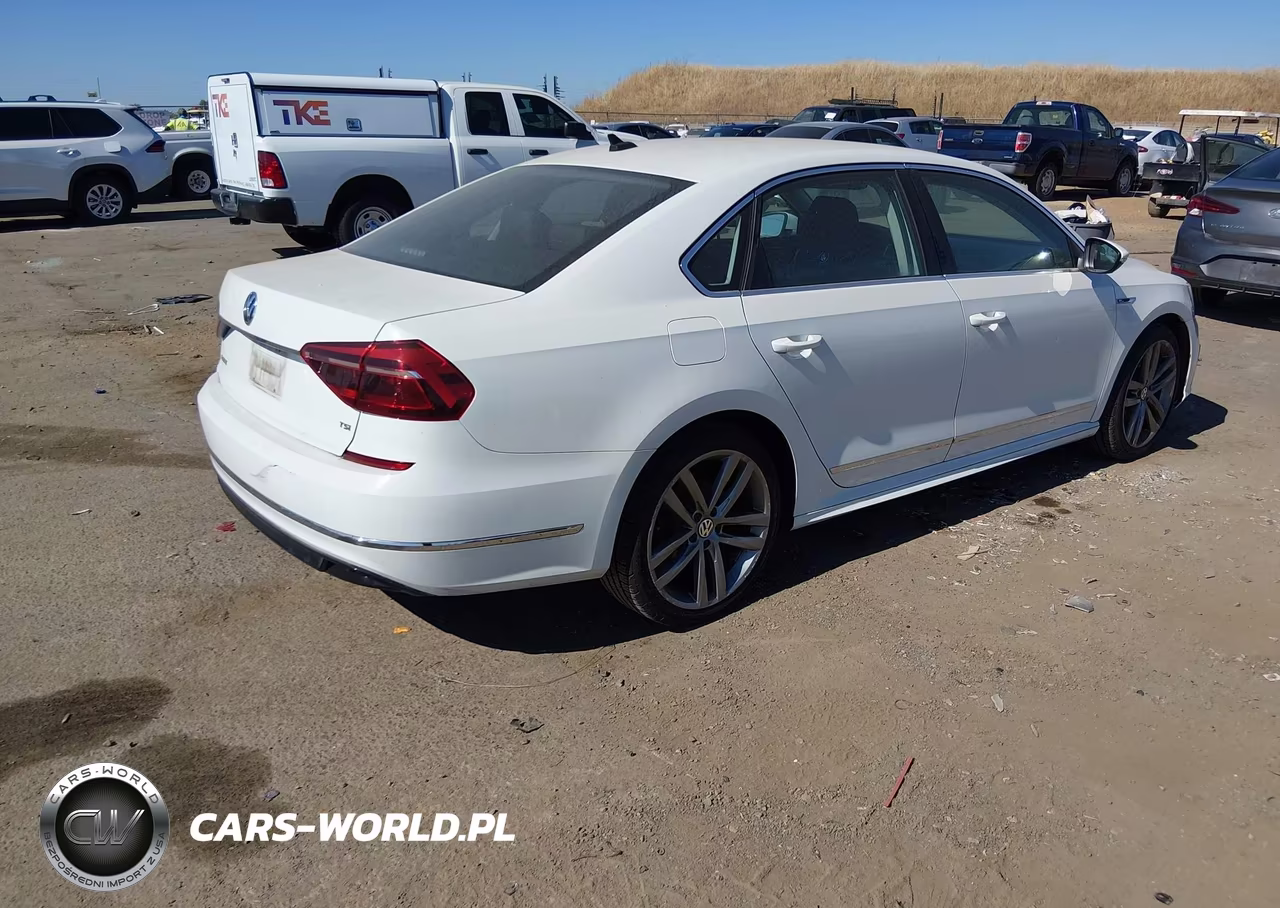 2017 Volkswagen Passat 1.8T R-Line VIN:1VWDT7A33HC056824 - 4