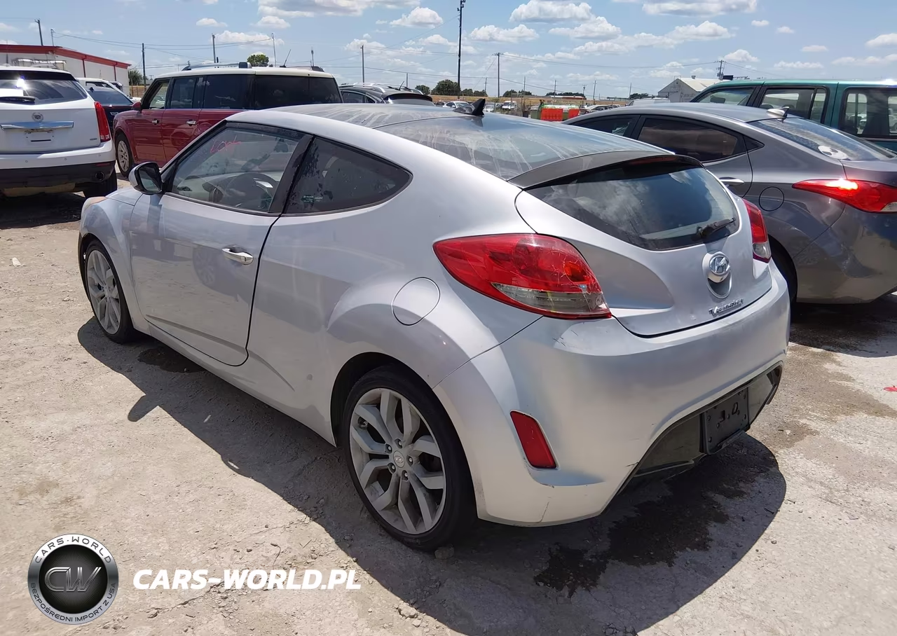 2015 Hyundai Veloster VIN:KMHTC6AD1FU233889 - 3
