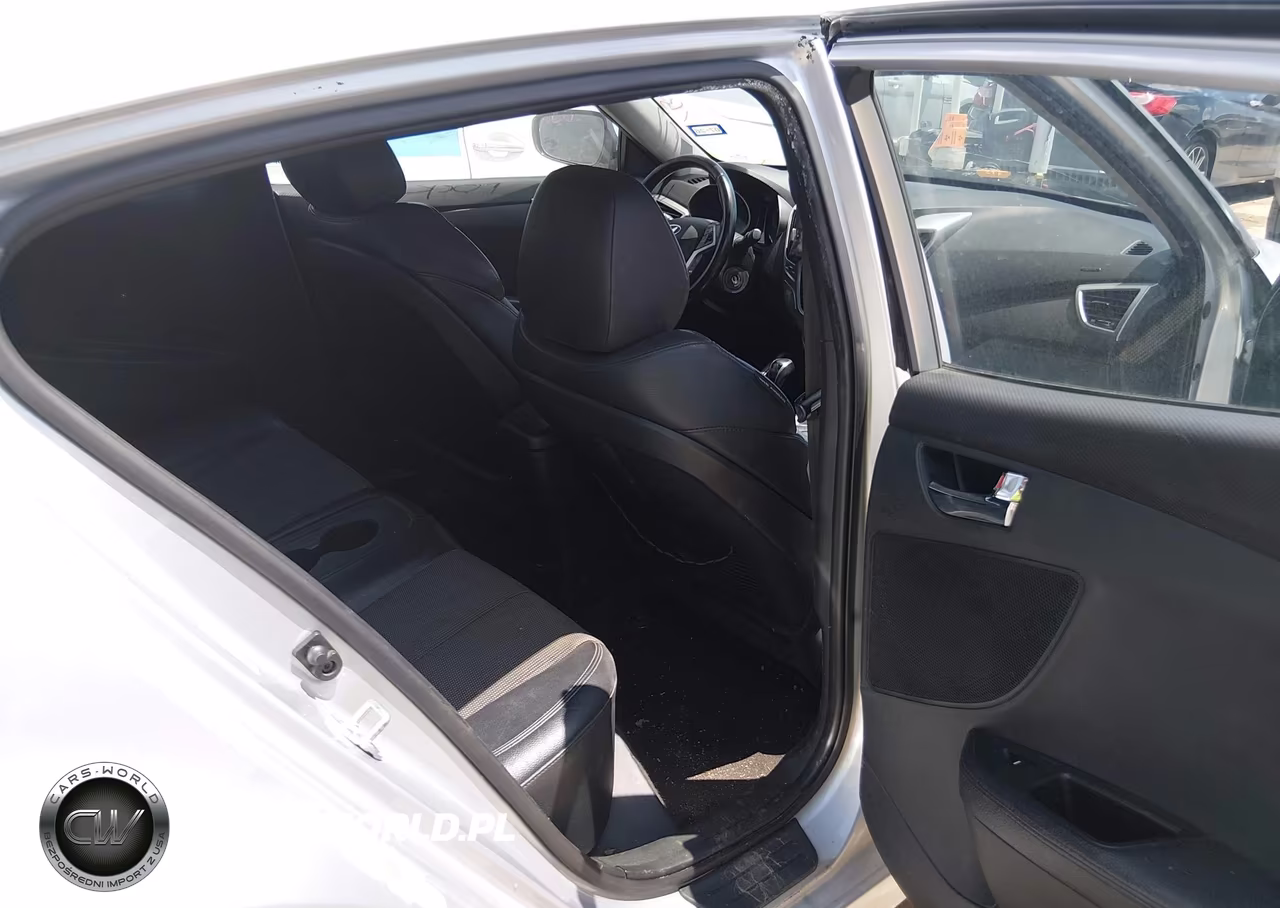 2015 Hyundai Veloster VIN:KMHTC6AD1FU233889 - 8
