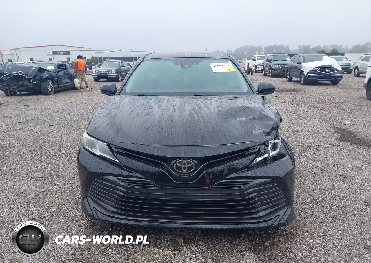 2018 Toyota Camry Le VIN:4T1B11HK1JU029577 - 12