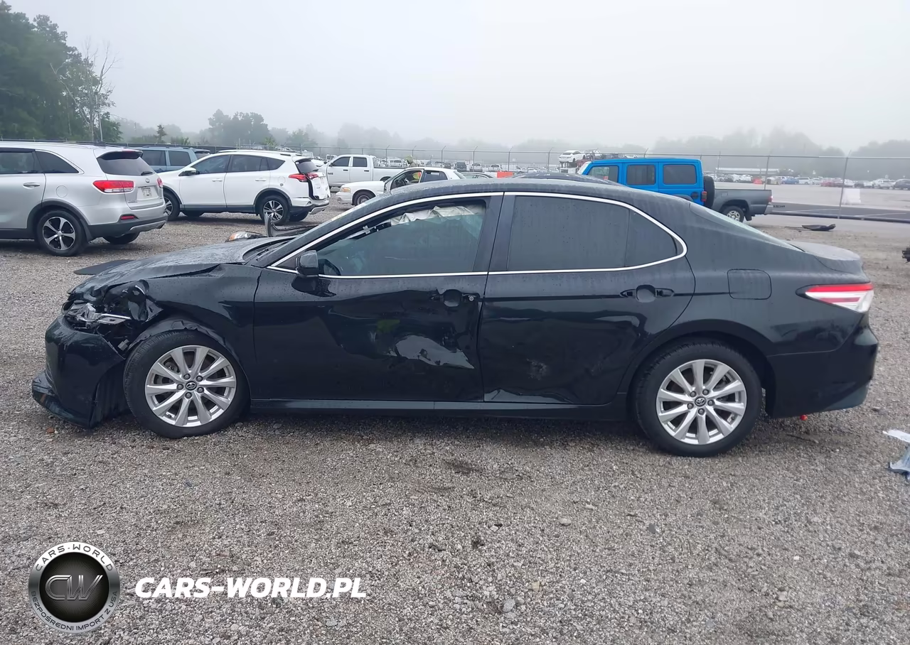 2018 Toyota Camry Le VIN:4T1B11HK1JU029577 - 14
