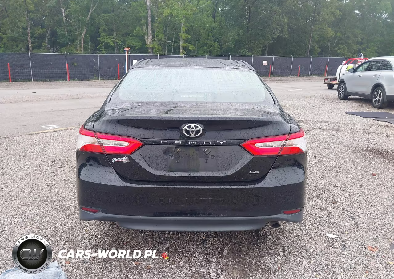 2018 Toyota Camry Le VIN:4T1B11HK1JU029577 - 16