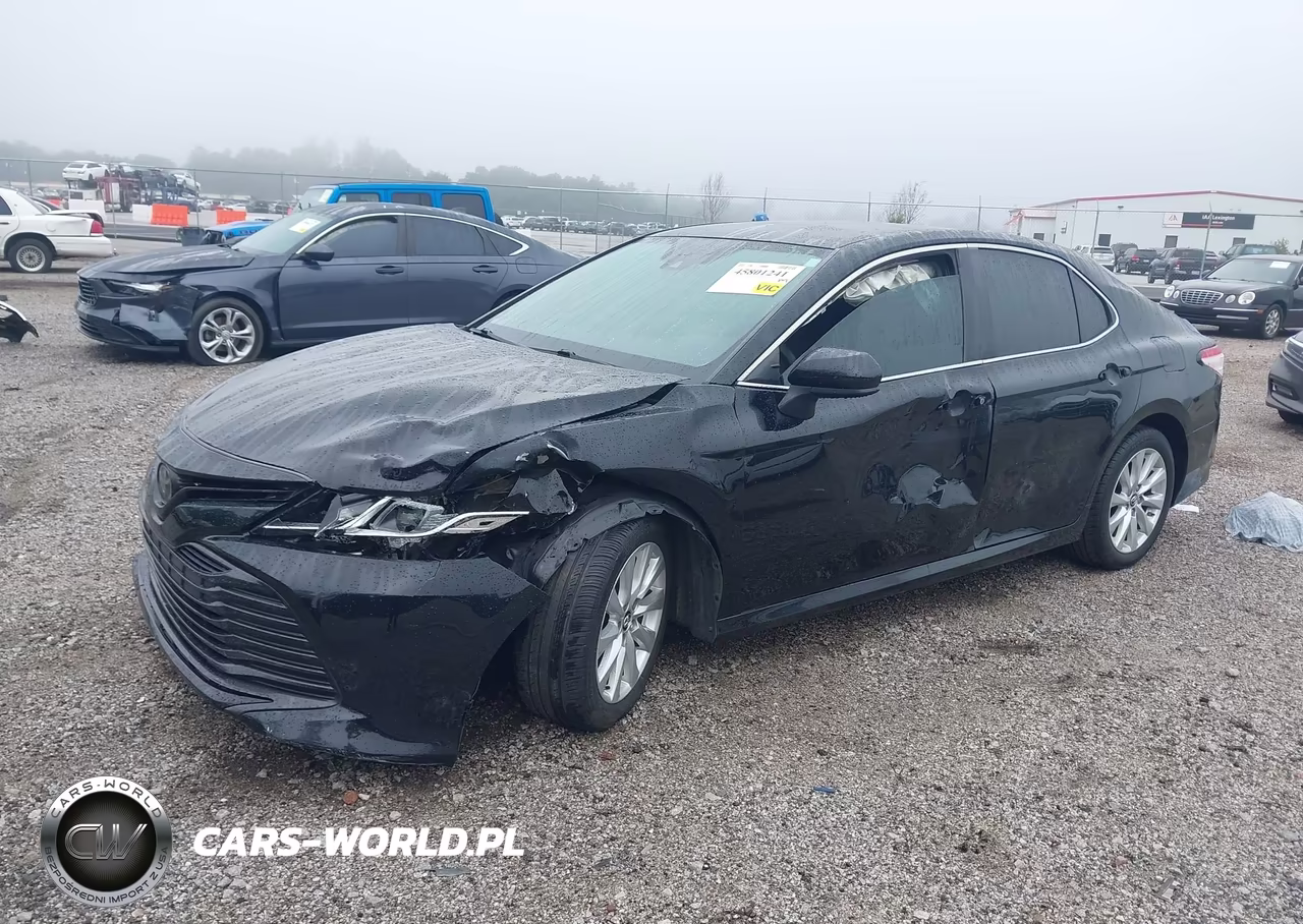 2018 Toyota Camry Le VIN:4T1B11HK1JU029577 - 2