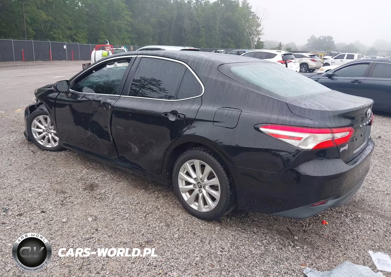 2018 Toyota Camry Le VIN:4T1B11HK1JU029577 - 3