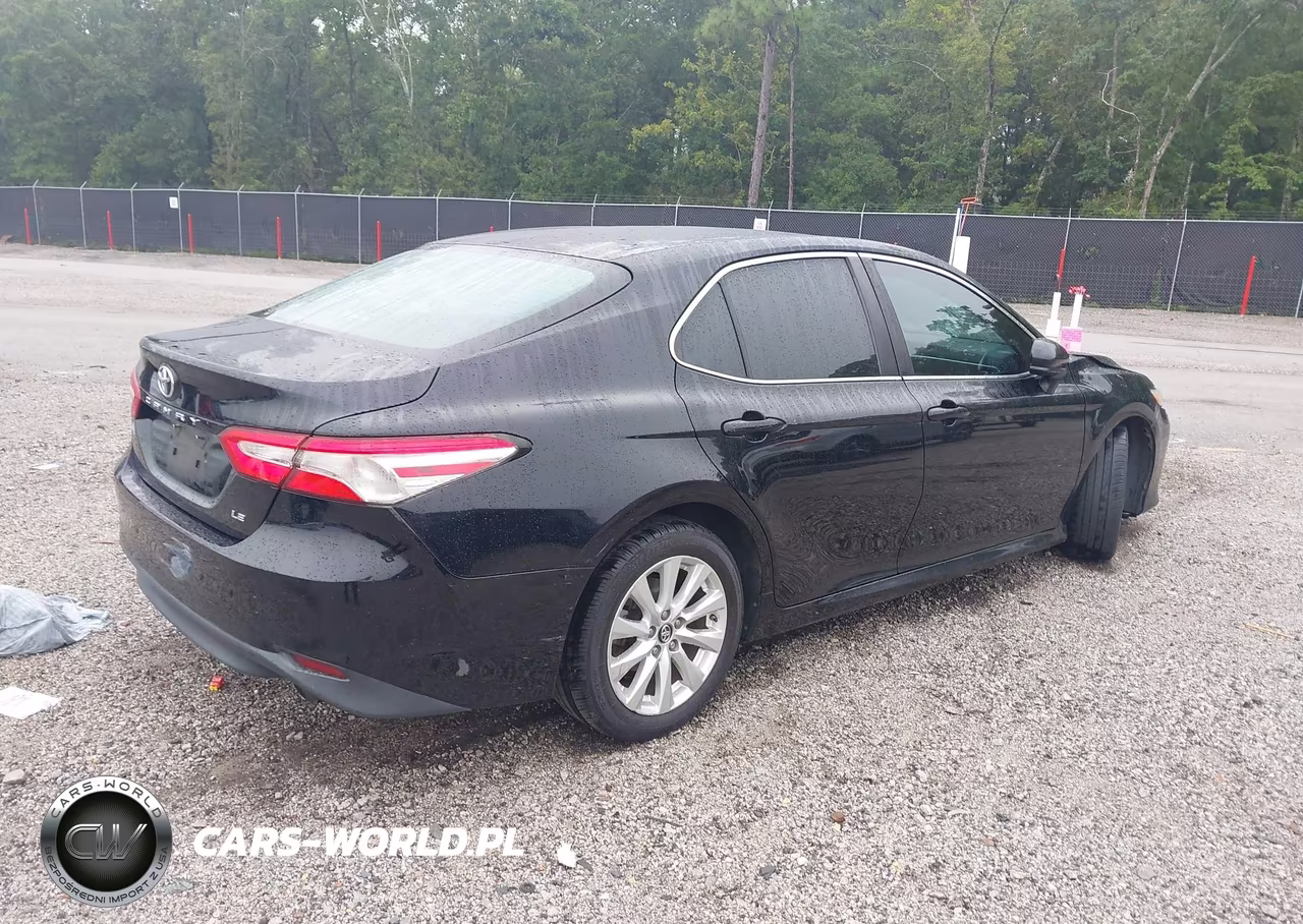 2018 Toyota Camry Le VIN:4T1B11HK1JU029577 - 4