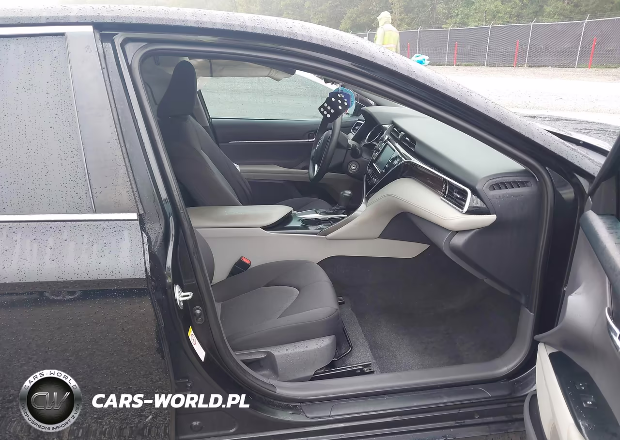2018 Toyota Camry Le VIN:4T1B11HK1JU029577 - 5