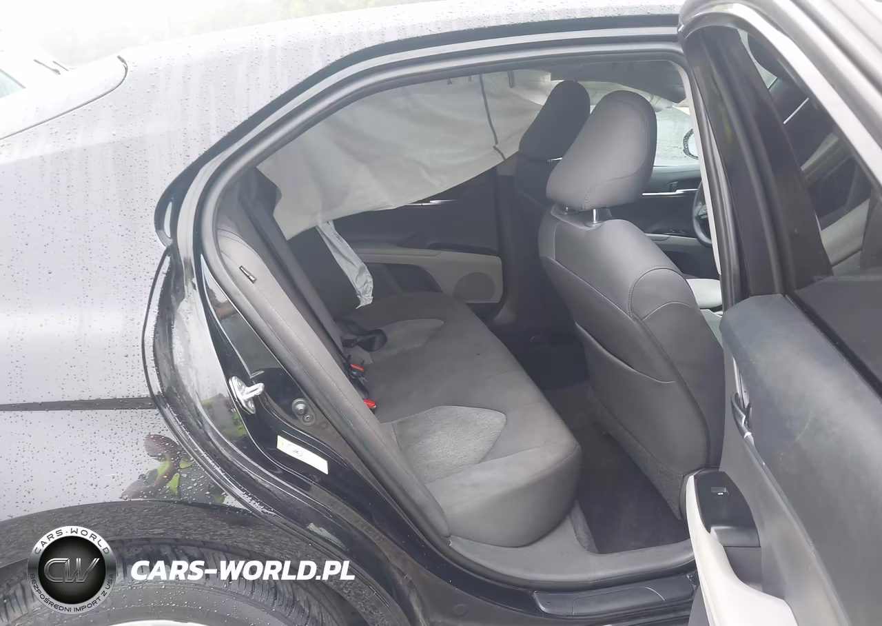 2018 Toyota Camry Le VIN:4T1B11HK1JU029577 - 8