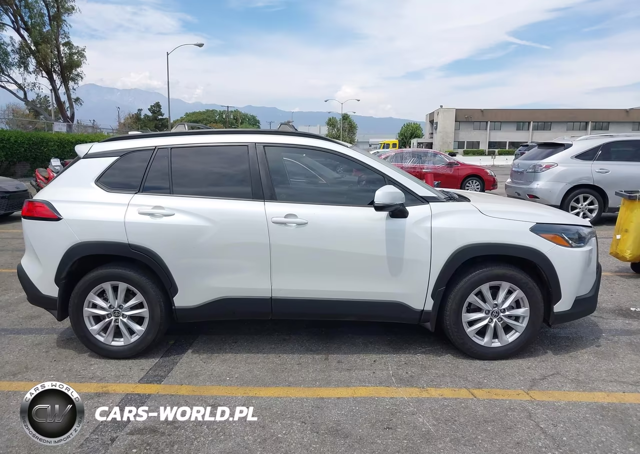 2022 Toyota Corolla Cross Le VIN:7MUCAABG9NV032000 - 13