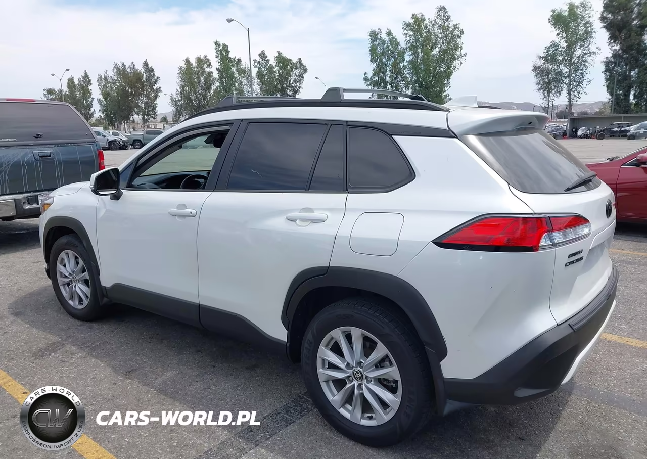 2022 Toyota Corolla Cross Le VIN:7MUCAABG9NV032000 - 3