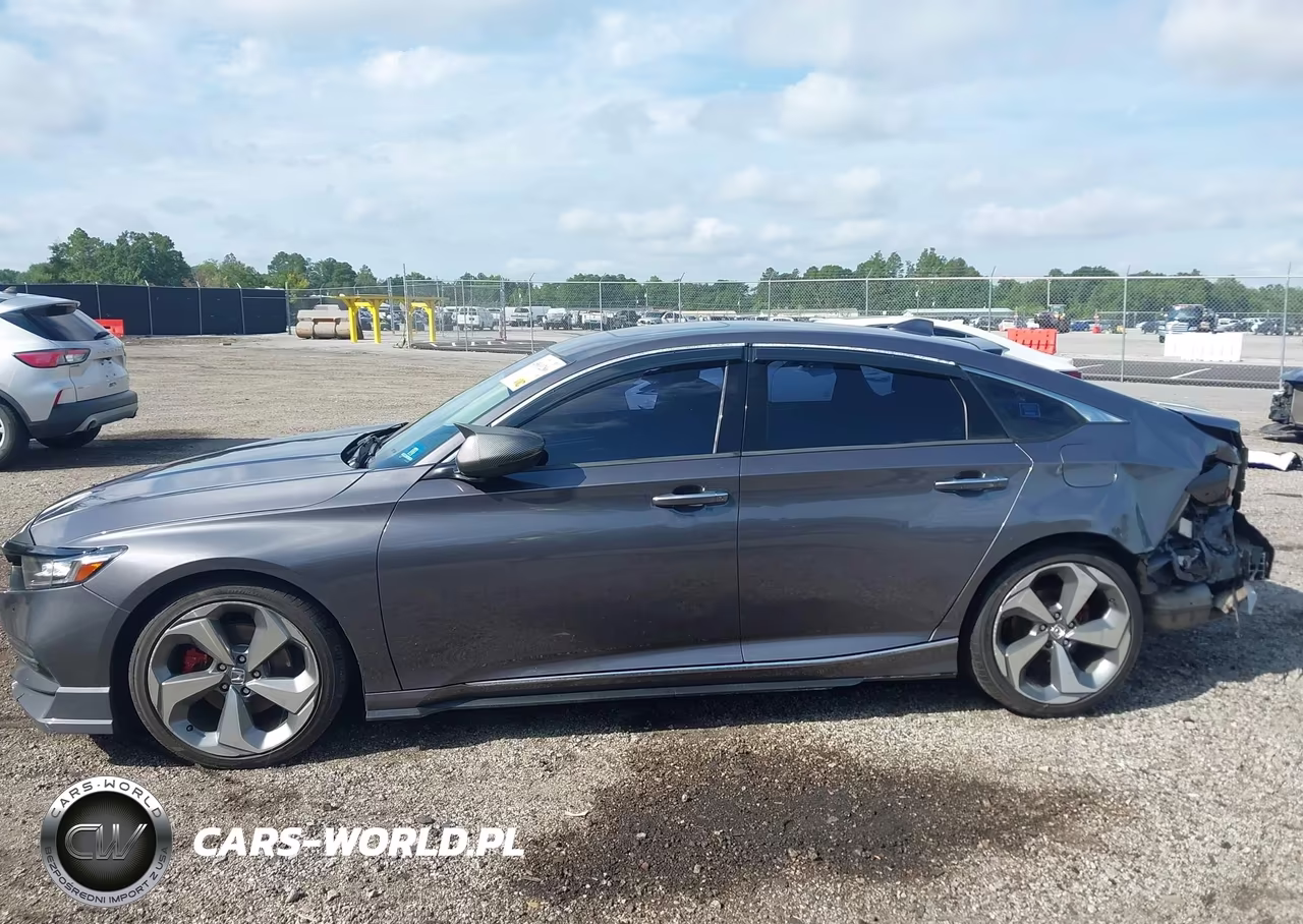 2018 Honda Accord Touring VIN:1HGCV1F92JA105808 - 15