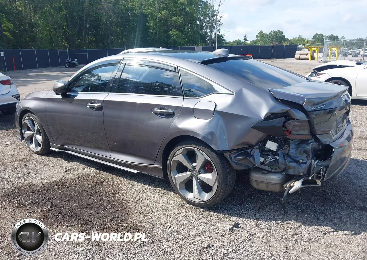 2018 Honda Accord Touring VIN:1HGCV1F92JA105808 - 3