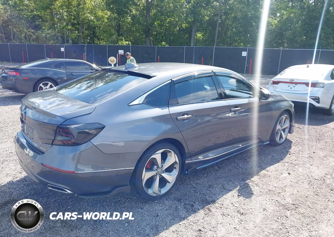 2018 Honda Accord Touring VIN:1HGCV1F92JA105808 - 4