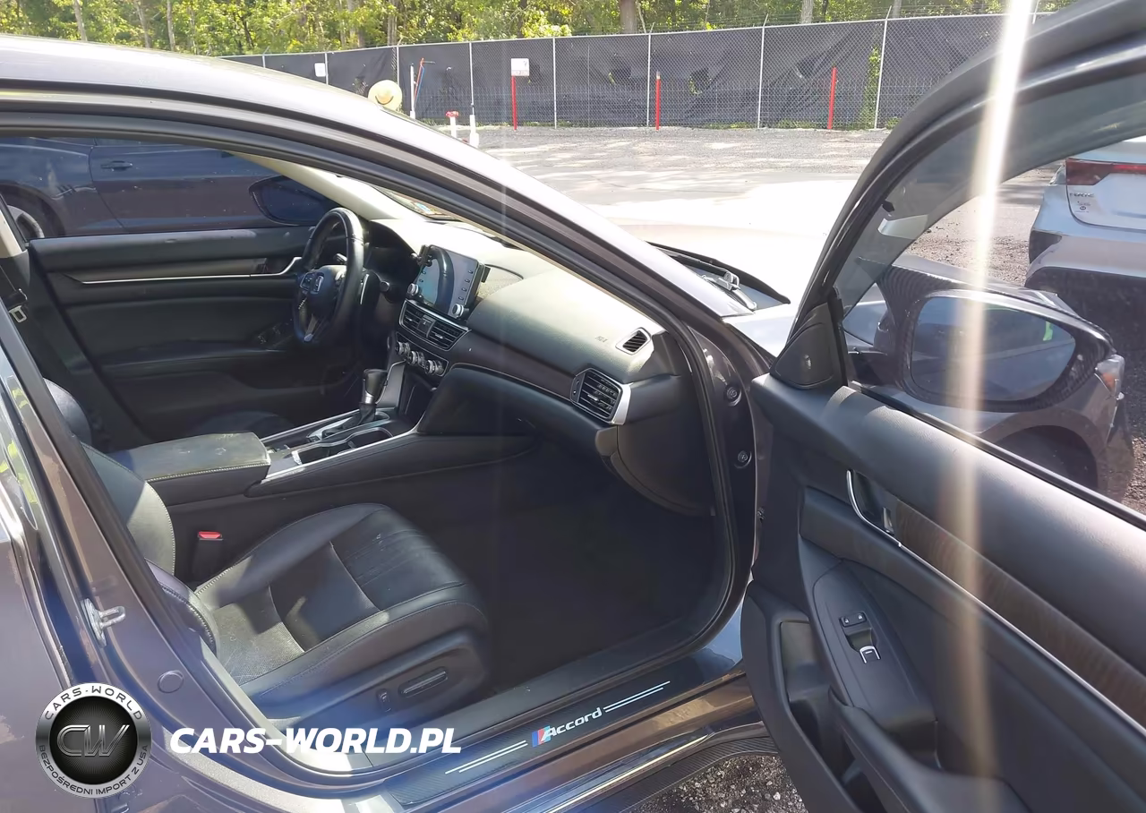 2018 Honda Accord Touring VIN:1HGCV1F92JA105808 - 5