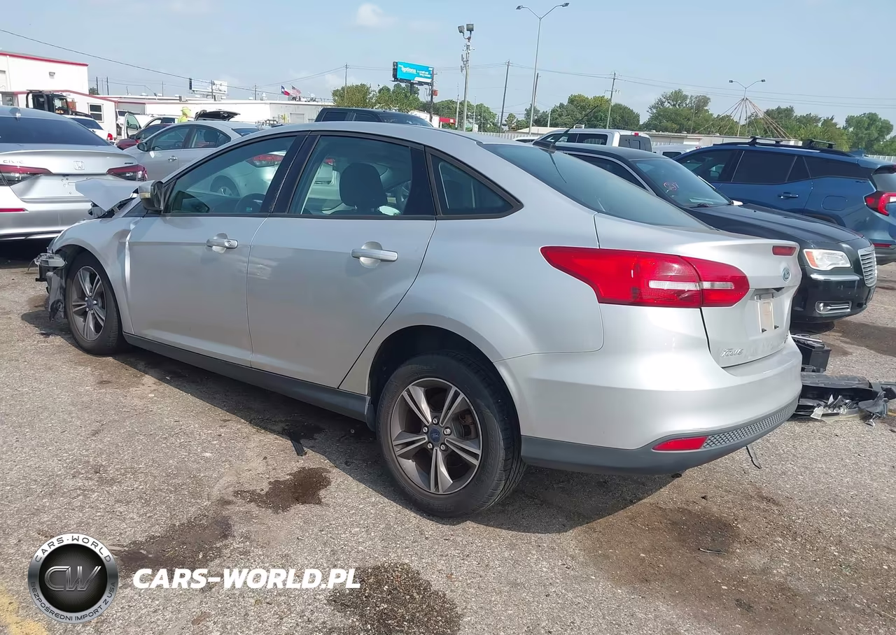 2017 Ford Focus Se VIN:1FADP3FE3HL284094 - 3