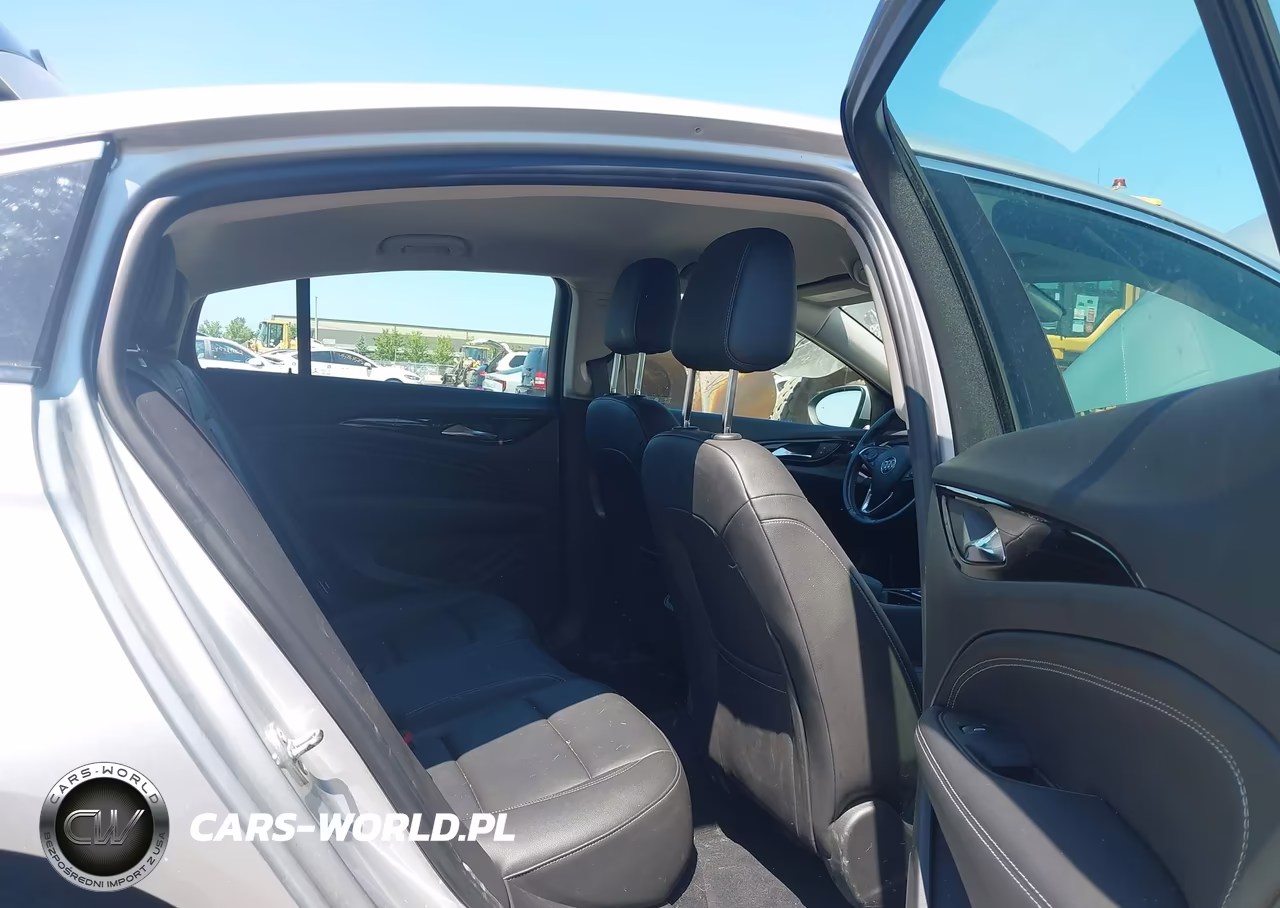 2018 Buick Regal Sportback Essence VIN:W04GP6SX4J1077919 - 8