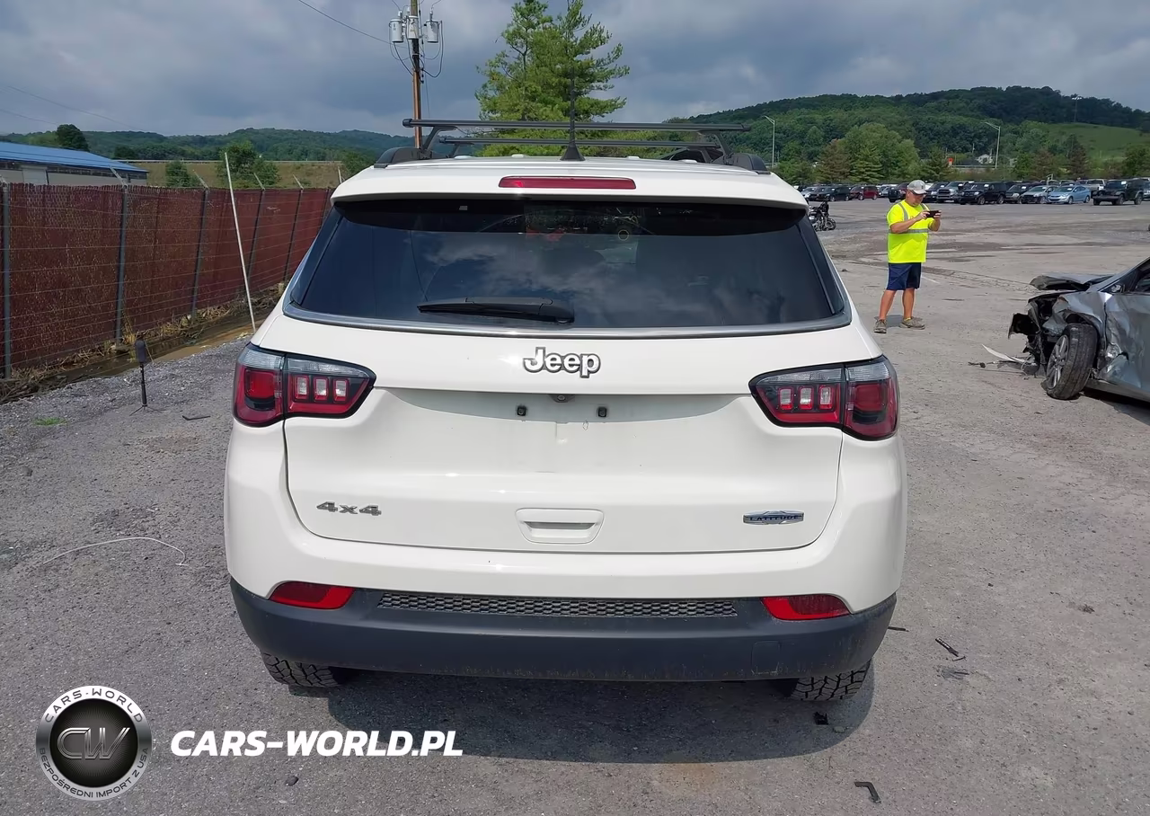 2020 Jeep Compass Latitude 4X4 VIN:3C4NJDBB8LT159879 - 17