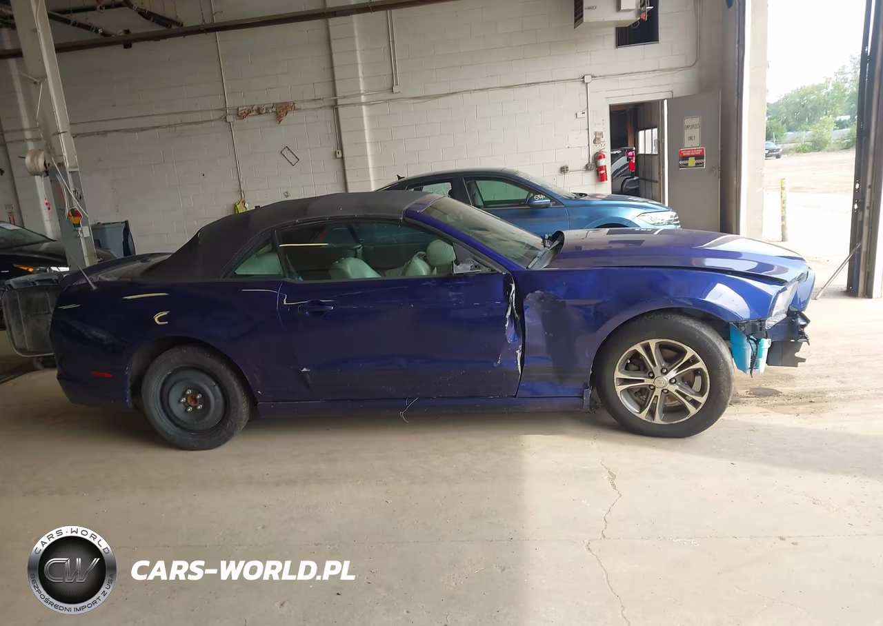 2013 Ford Mustang V6 Premium VIN:1ZVBP8EM3D5243760 - 13