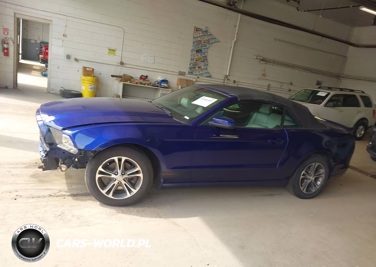 2013 Ford Mustang V6 Premium VIN:1ZVBP8EM3D5243760 - 14