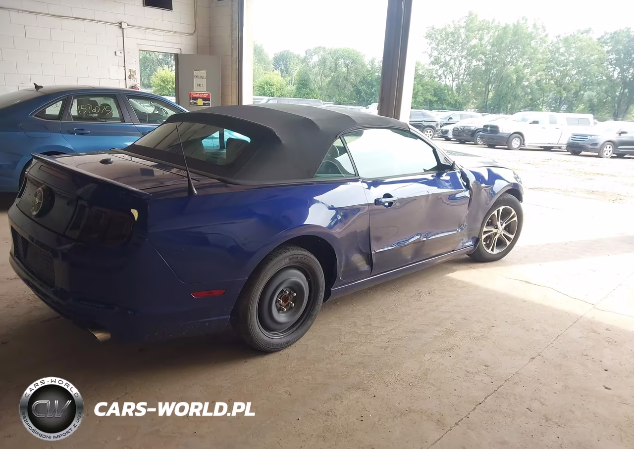 2013 Ford Mustang V6 Premium VIN:1ZVBP8EM3D5243760 - 4