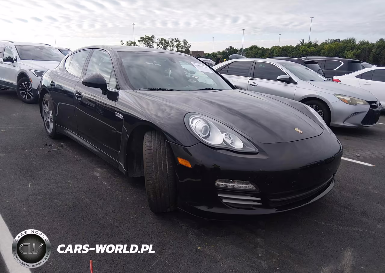 2011 Porsche Panamera 2