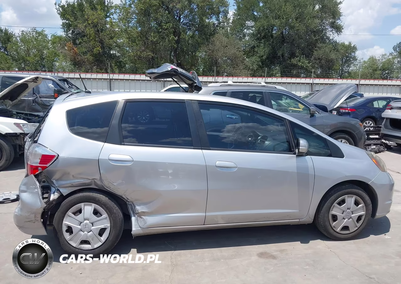 2013 Honda Fit VIN:JHMGE8H30DC058464 - 14