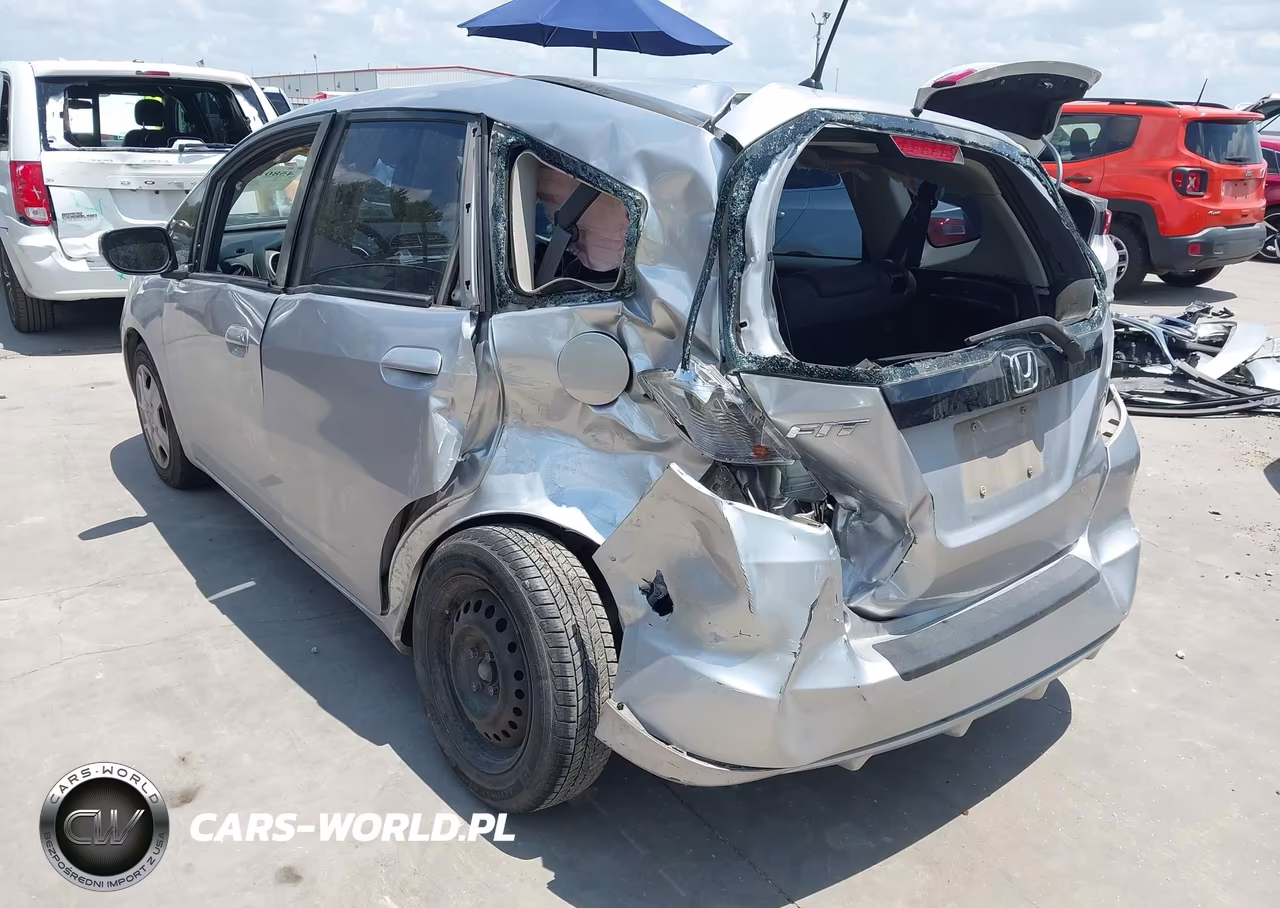 2013 Honda Fit VIN:JHMGE8H30DC058464 - 3