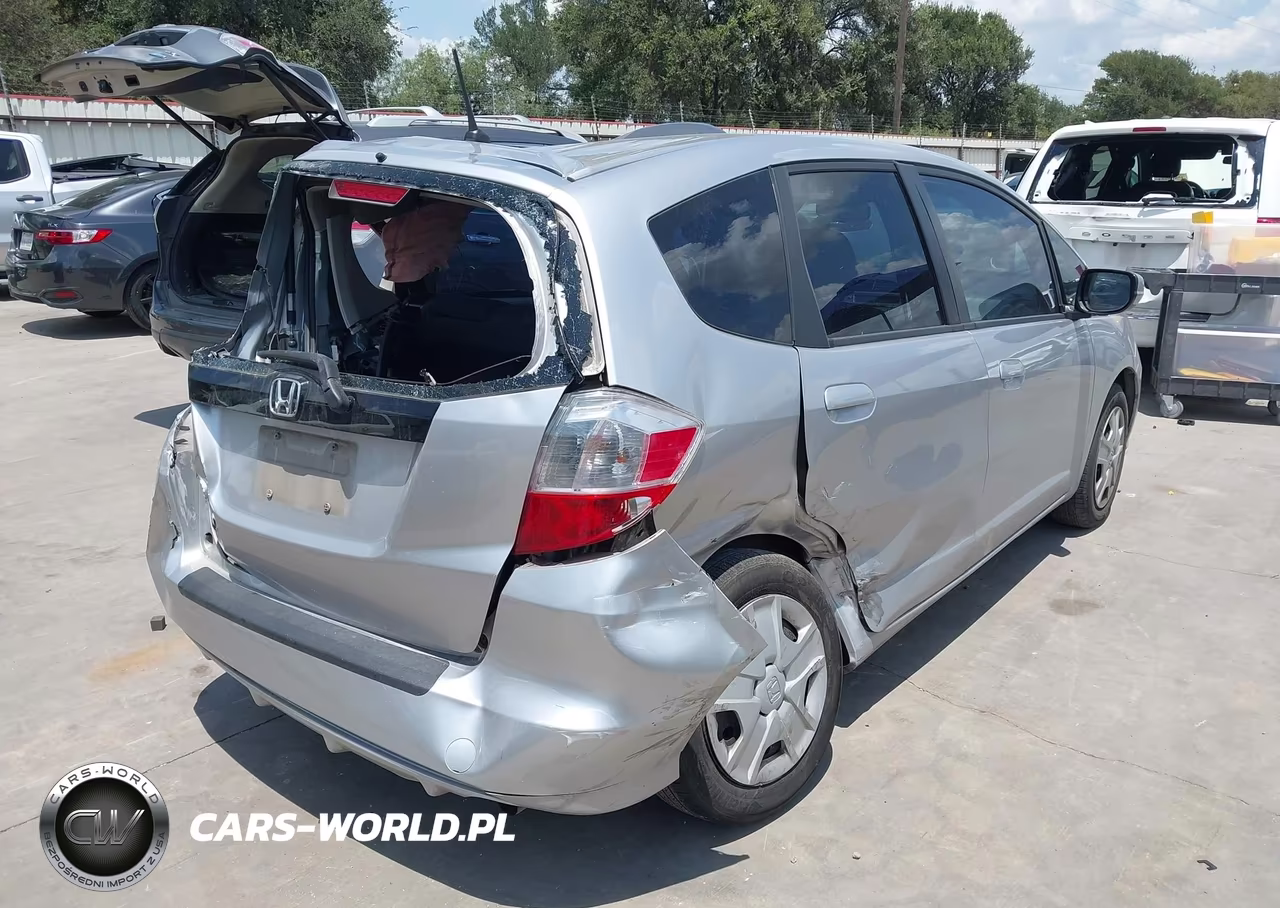 2013 Honda Fit VIN:JHMGE8H30DC058464 - 4