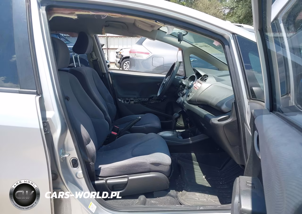 2013 Honda Fit VIN:JHMGE8H30DC058464 - 5