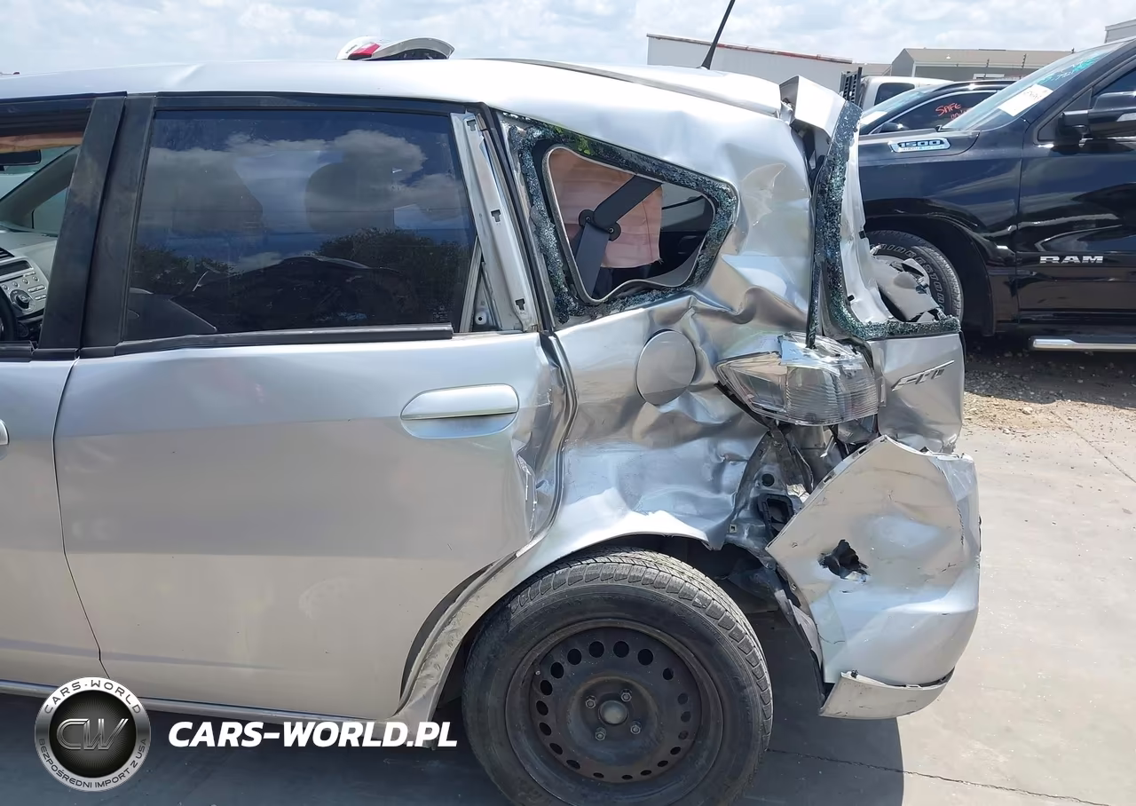 2013 Honda Fit VIN:JHMGE8H30DC058464 - 6