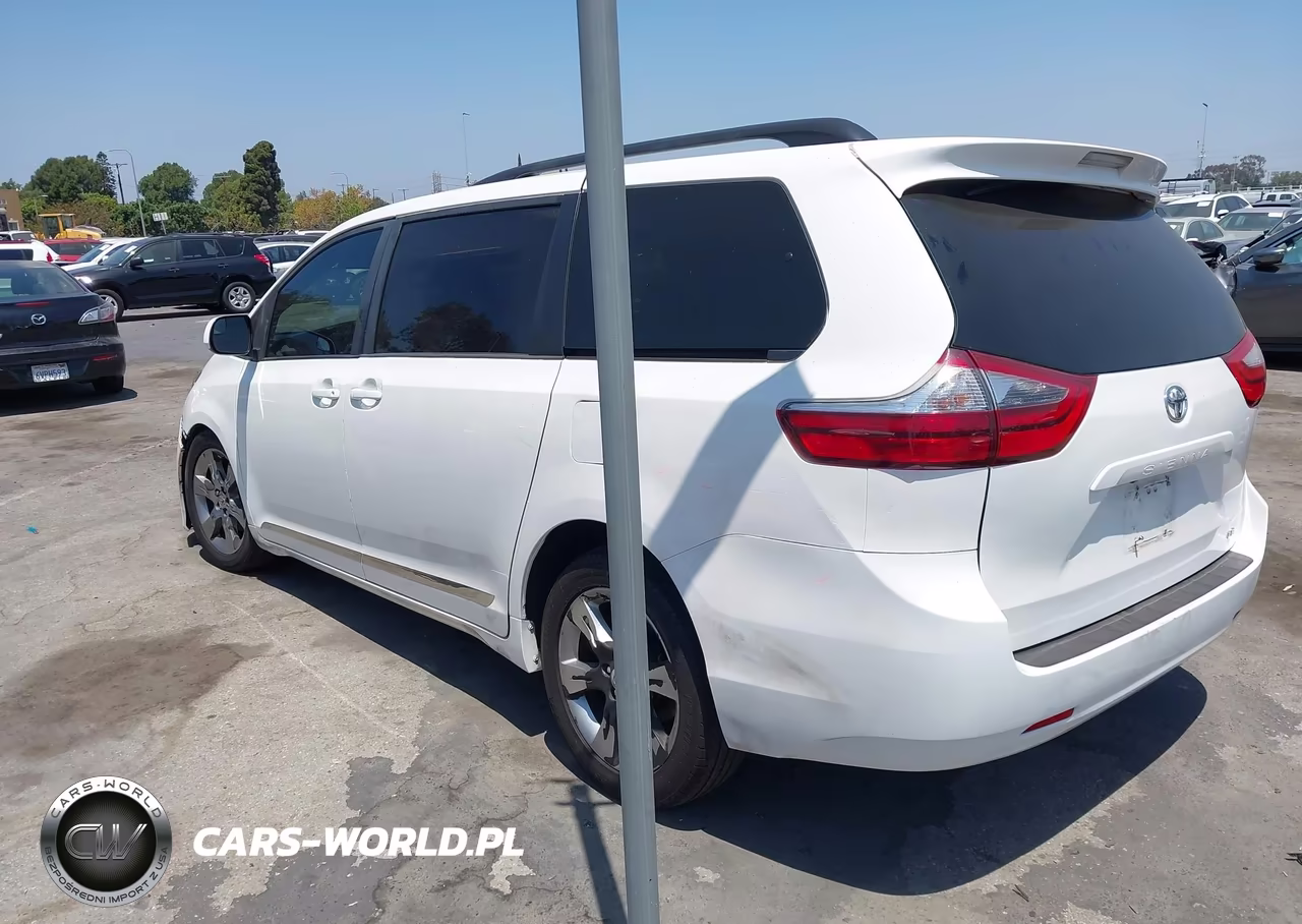 2015 Toyota Sienna Le 8 Passenger VIN:5TDKK3DC1FS573987 - 3