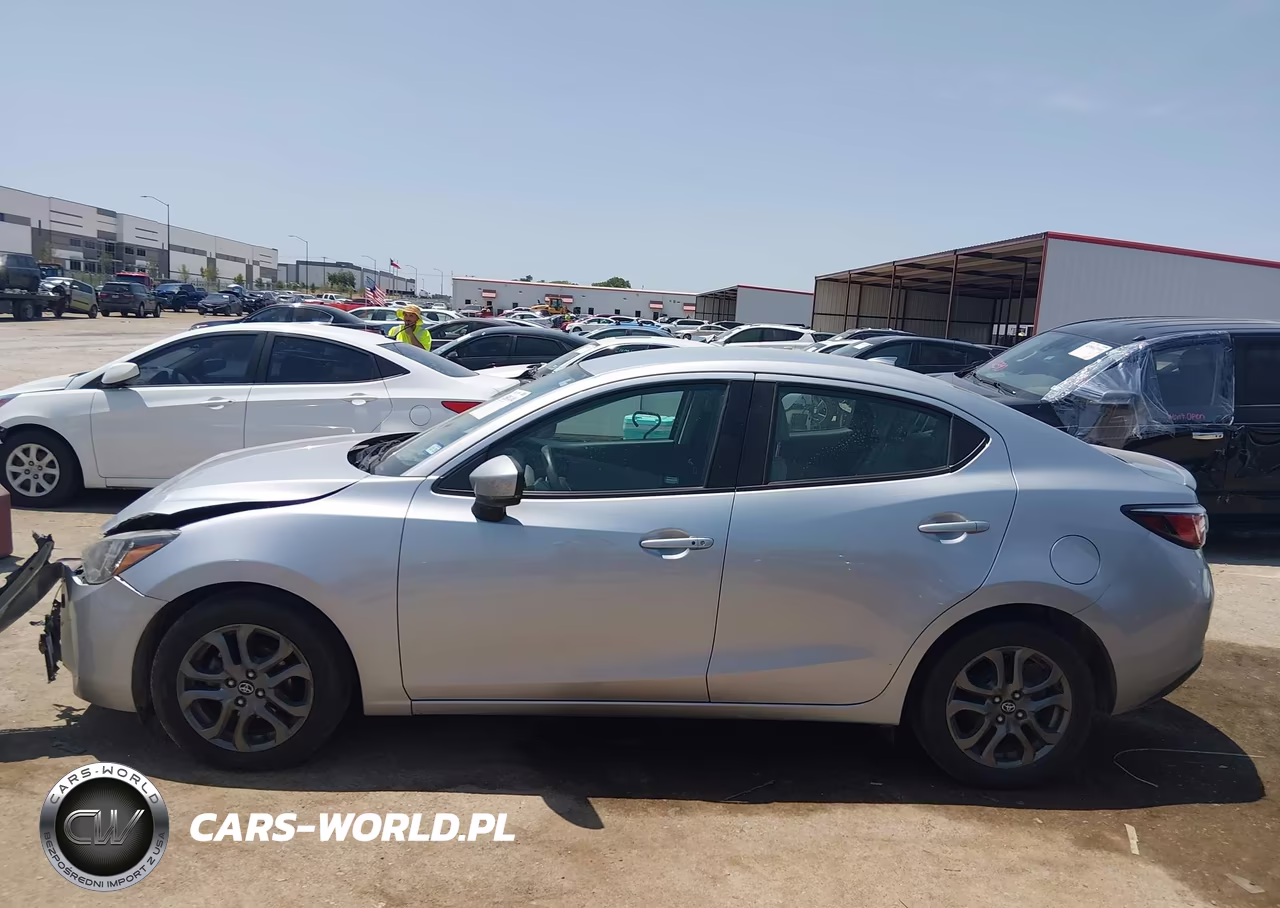 2019 Toyota Yaris Le VIN:3MYDLBYV2KY505293 - 14