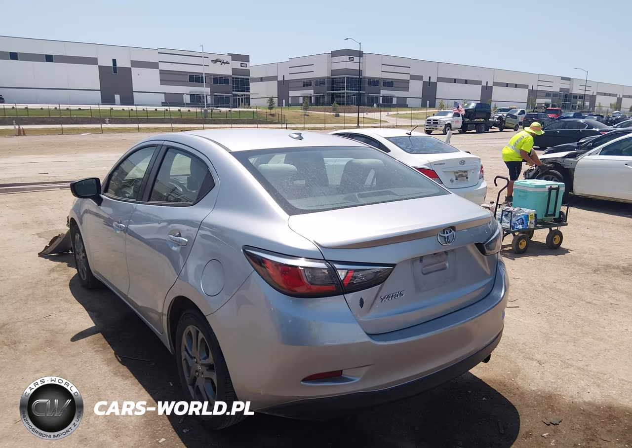 2019 Toyota Yaris Le VIN:3MYDLBYV2KY505293 - 3