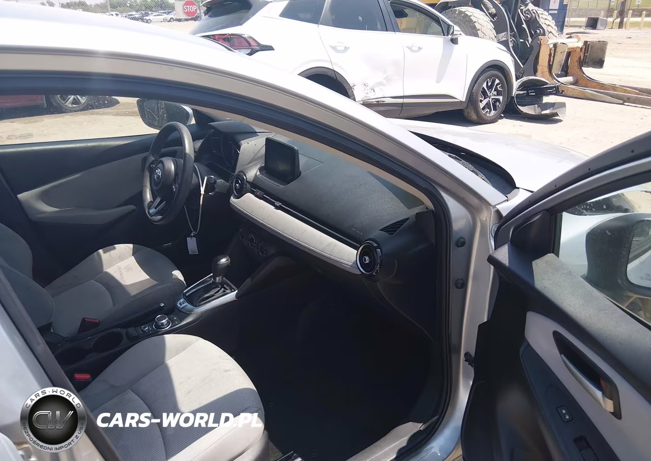 2019 Toyota Yaris Le VIN:3MYDLBYV2KY505293 - 5