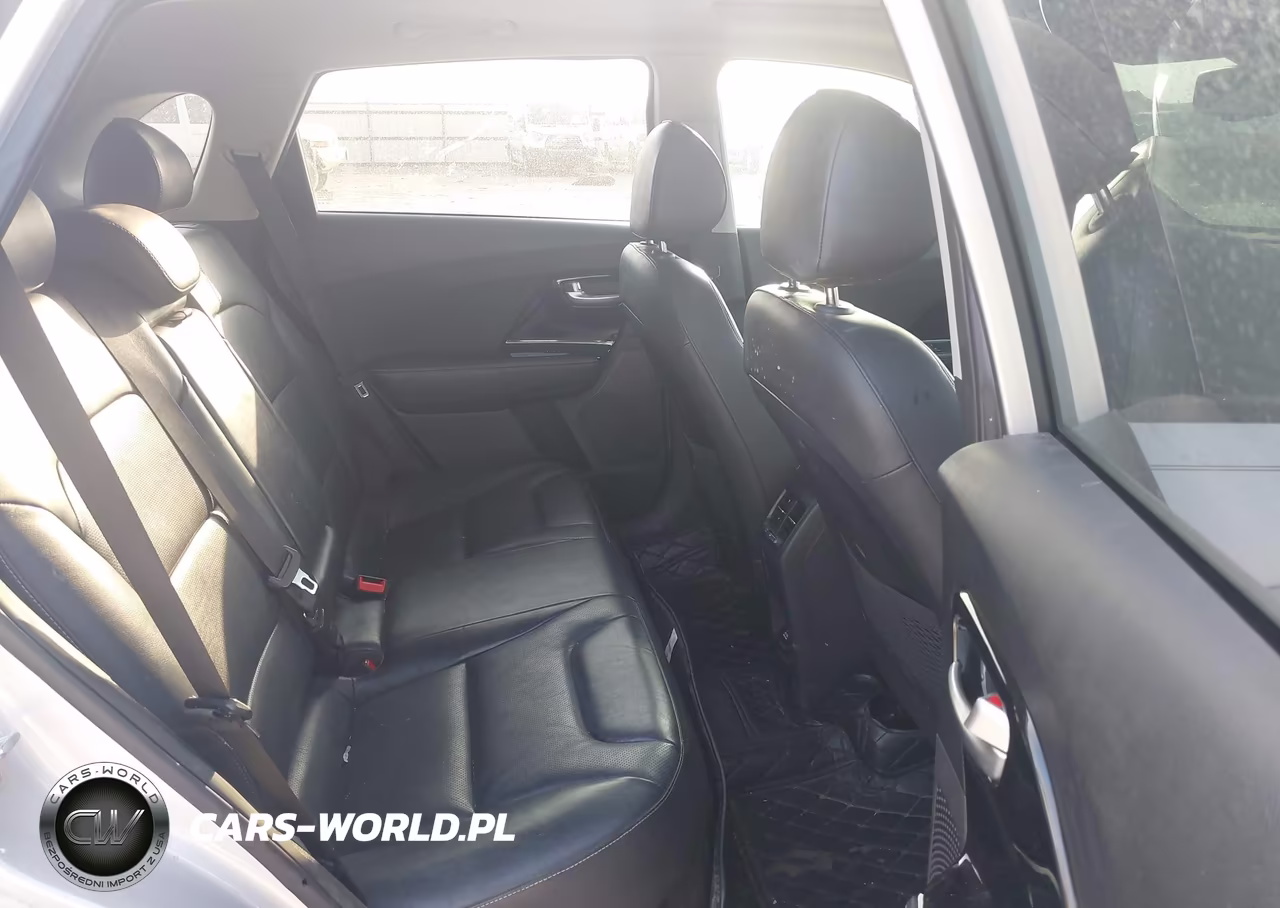 2019 Kia Niro Touring VIN:KNDCE3LC5K5216003 - 8