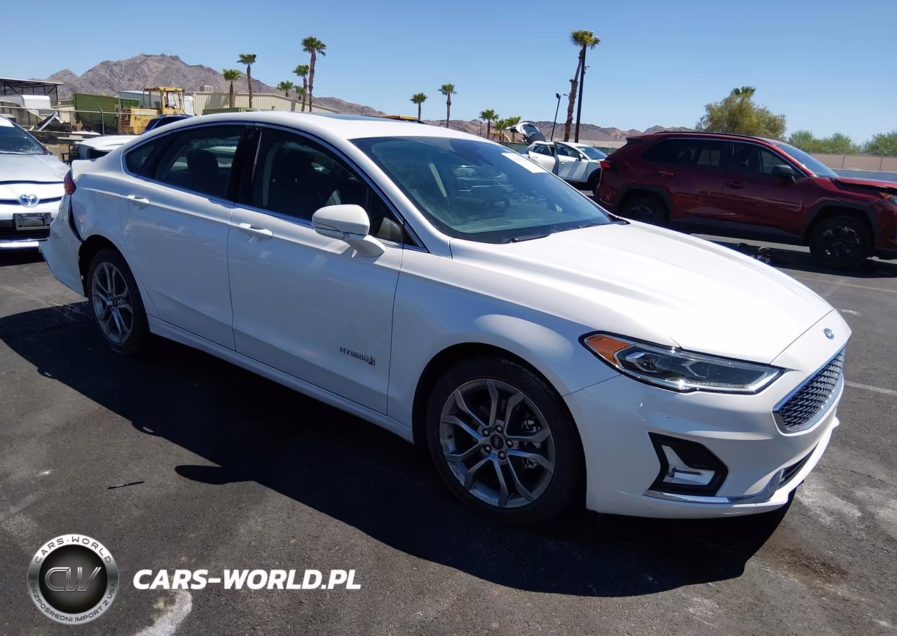 2019 Ford Fusion Hybrid Titanium – zdjęcie 1 z 17