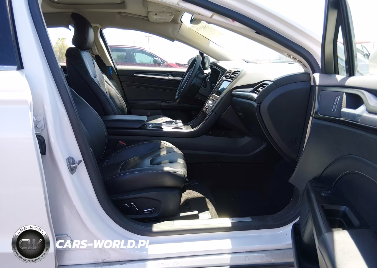2019 Ford Fusion Hybrid Titanium VIN:3FA6P0RU1KR176477 - 5