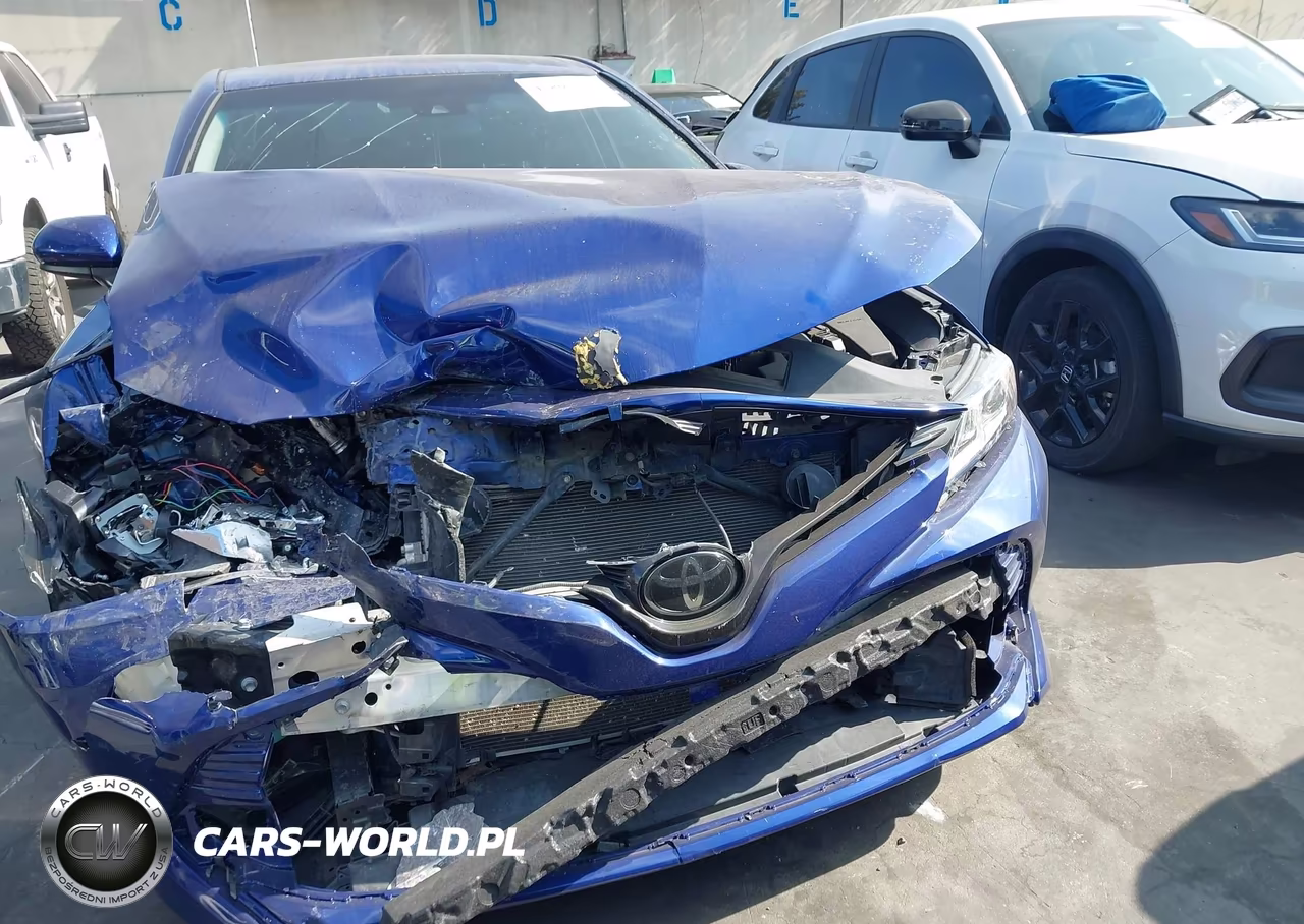 2018 Toyota Camry Le VIN:4T1B11HK5JU591403 - 12