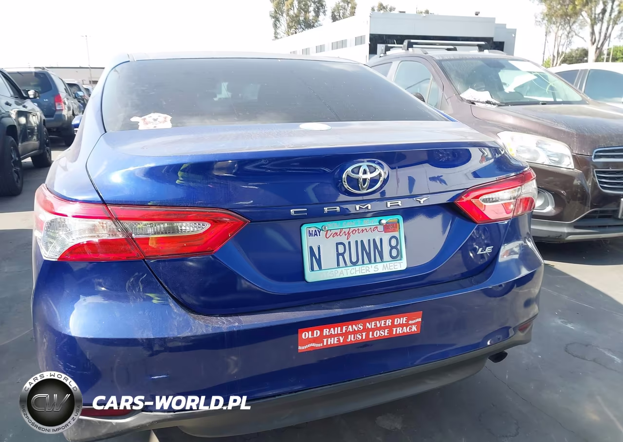 2018 Toyota Camry Le VIN:4T1B11HK5JU591403 - 16