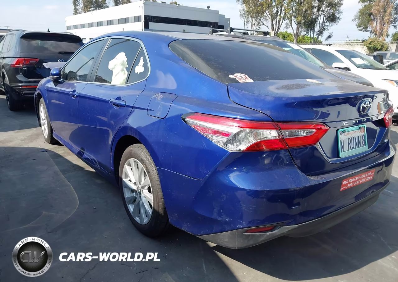 2018 Toyota Camry Le VIN:4T1B11HK5JU591403 - 3
