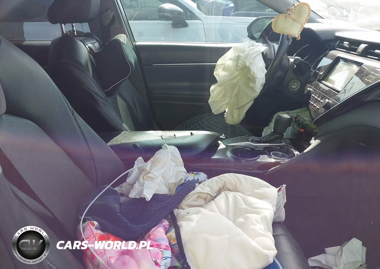 2018 Toyota Camry Le VIN:4T1B11HK5JU591403 - 5